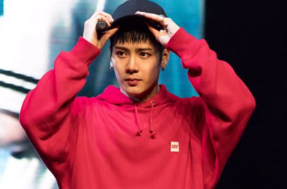 Aksi Jackson GOT7 Bantu Penyandang Disabilitas Tuai Pujian