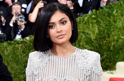 Twitter Dihack, Kylie Jenner Komentari Gosip Video Seksnya