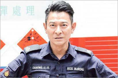 Tetap Keren Jadi Penjinak Bom, Andy Lau Ngeluh Pakai Kostum 35 Kg di 'Shock Wave'