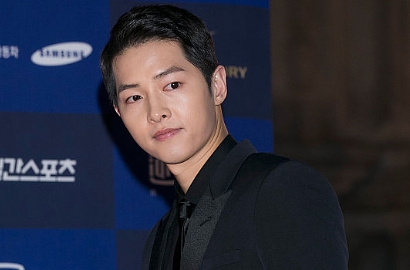 Pramugara di Tiongkok Bikin Heboh Mirip Song Joong Ki, Setuju?