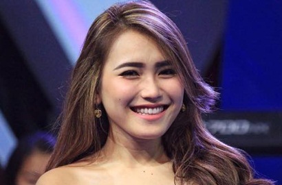 Jadwal Syuting Ramadhan Padat, Ayu Ting Ting Unggah Foto Sakit Kelelahan?