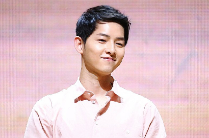 Duh Bikin Iri, Fans Ini Dapat Tanda Tangan Song Joong Ki di Penanak Nasi