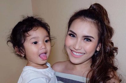 Diberi Semangat Bilqis, Ayu Ting Ting Bangga dan Terharu