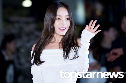 Intip Cantiknya Goo Hara Nikmati Sunset di Pantai Bali