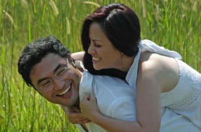 Kehamilan Cynthia Terungkap di Ultah Nikah ke-8, Surya Saputra: Aku Suami Beruntung