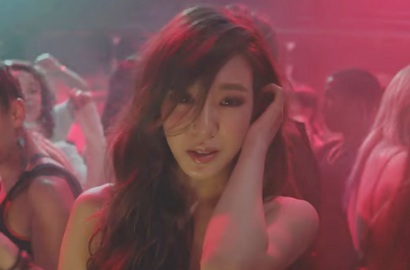 Tiffany SNSD Dugem Bareng Cowok di MV 'Heartbreak Hotel'