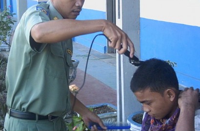 Tak Sengaja Gores Tangan Siswa Saat Potong Rambut, Guru di Sulawesi Dipenjara