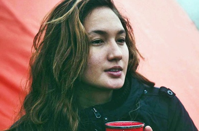 Nadine Chandrawinata Bantah Kabar Pernikahan dengan Hamish Daud
