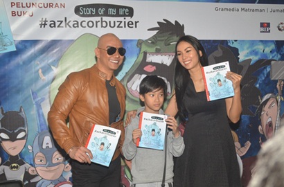 Rilis Buku di Usia Belia, Deddy Corbuzier Tak Mau Azka Jadi Seleb Dadakan