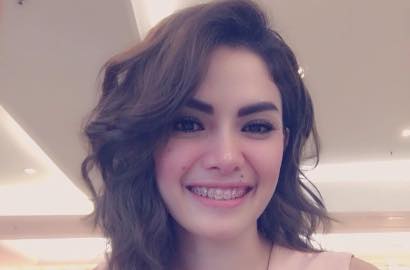 Nikita Mirzani Pamer Foto Dipeluk Pria Misterius, Netter: Pasti Glenn Fredly