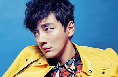 Ganteng, Tatapan Tajam Yoon Shi Yoon di Foto Ini Sukses Bikin Deg-Degan