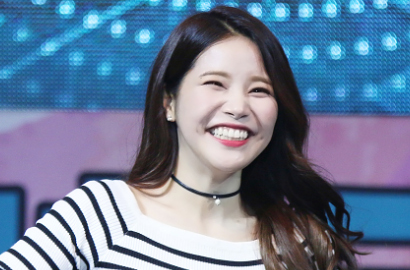 Foto Kelulusan SMA Terungkap, Solar Mamamoo Dituding Oplas Total