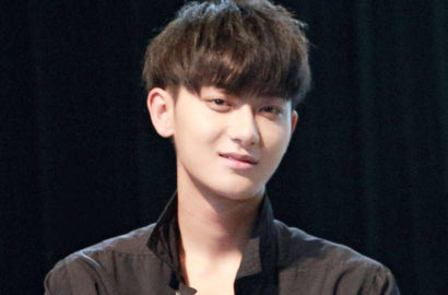 Curhat Soal Keluarga 'Diserang' Haters, Tao Eks EXO Berurai Air Mata