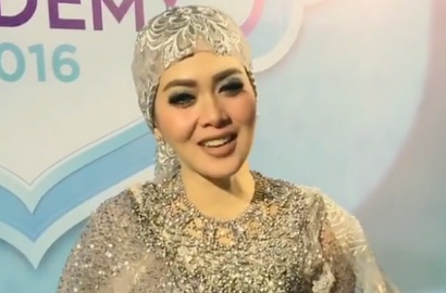 Ramadhan 2016, Syahrini Pamer Kerudung Manja Masa Kini