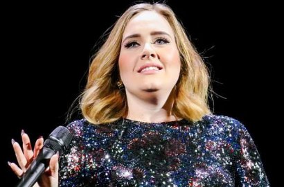 Nangis, Adele Dedikasikan Konser untuk Korban Penembakan di Orlando