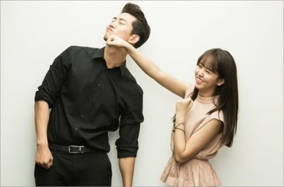 Bikin Iri, Kim So Hyun Digendong Taecyeon di Foto Adegan 'Let's Fight Ghost'