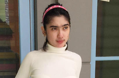 Curhat, Revi Mariska Pertanyakan UU Larangan Lepas Bra di Tempat Umum