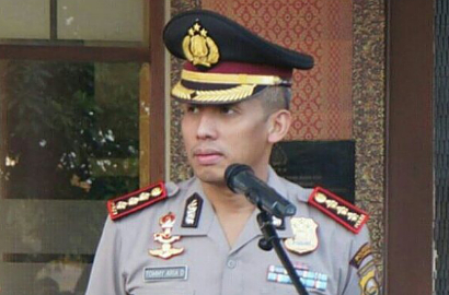 Kepergok Bersihkan Masjid Sendirian, Kapolresta Palembang Hebohkan Netter