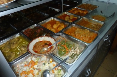 Sindir Bu Saeni, Netter Bikin Warung yang Siap Menerima Razia Satpol PP