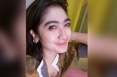 Terkapar, Revi Mariska Minta Dilarikan ke Rumah Sakit Jiwa