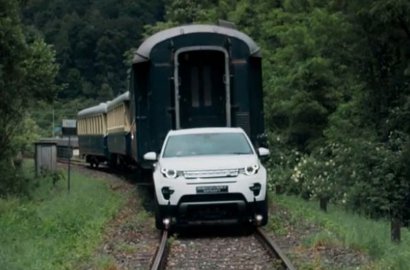 Mobil Buatan Inggris Ini Mampu Menarik 3 Gerbong Kereta Api Seberat 100 Ton