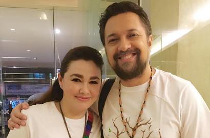 Awas Baper, Nia Zulkarnaen Unggah Foto Romantis Bersandar di Bahu Suami
