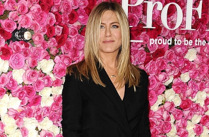 Dikabarkan Tengah Hamil, Jennifer Aniston Lakukan Ini