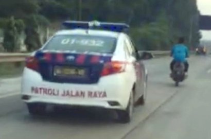 Aksi Ngebut Motor Lewati Mobil di Jalan Tol Ini Hebohkan Netter