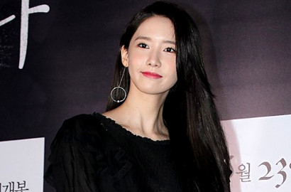 Yoona SNSD Pamer Pose Seksi Pakai Atasan Lingerie Bikin Fans Deg-Degan