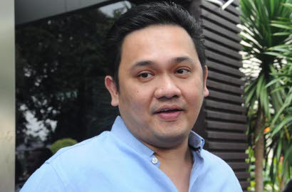 Foto Farhat Abbas Bareng Wanita Berhijab Bikin Netter Salah Fokus