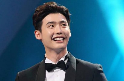 Naik Pesawat Pakai Kaos Oblong di Serial 'W', Lee Jong Suk Tetap Keren