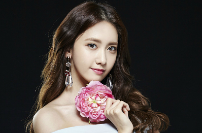 Pakai Busana Serba Hitam, Yoona SNSD Curi Perhatian