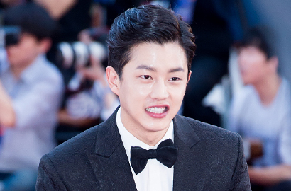 Foto Unyu Pakai Jas Dokter, Kim Min Suk Ajak Fans Nonton 'Doctors'
