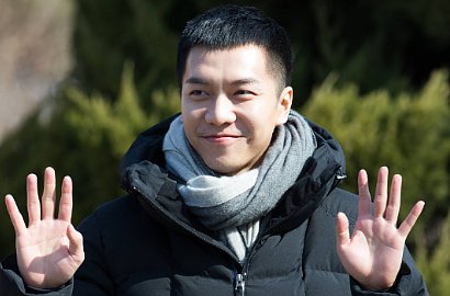 Dispatch Respon Isu Lee Seung Gi Punya Istri dan Anak, Beneran?