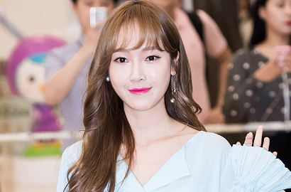 Wow, Jessica Jung Pamer Bahu dan Paha Mulus di Pemotretan Majalah