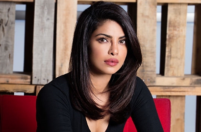 Tahu Dikritik Terlalu Mulus, Priyanka Chopra Kini Pamer Ketiak Asli