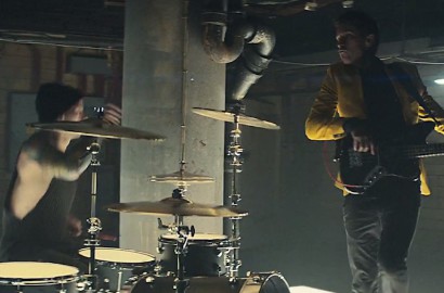 Twenty One Pilots Nyanyi di Penjara di MV 'Heathens' OST 'Suicide Squad'