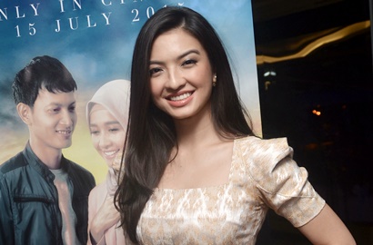 Pose Tiduran di Atas Buaya, Kecantikan Raline Shah Bikin Luluh