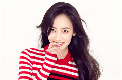 Baik Banget, Victoria f(x) Belikan Fans Donat di Bandara