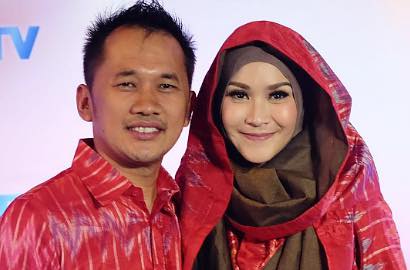 Hanung 'Reuni' Bareng Mantan Istri, Netter Puji Zaskia Adya Mecca