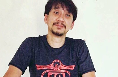 Unggah Foto Masa Kecil Bareng Ayah, Imutnya Vincent Rompies Bikin Gemas