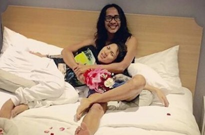 Kocaknya Istri Aming Tiru Gaya Syantik Syahrini