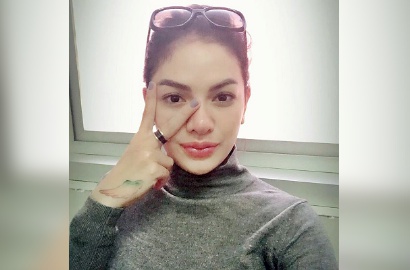 Pamer Foto Dibekap Tangan 'Misterius', Nikita Mirzani Bikin Netter Penasaran