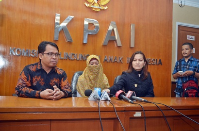 Laporkan Pencurian Suaminya, Ibu Misca 'Mancung' Datangi KPAI