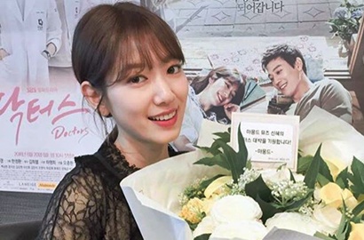 Bikin Penasaran, Park Shin Hye Unggah Selfie Imut Adegan SMA di 'Doctors'