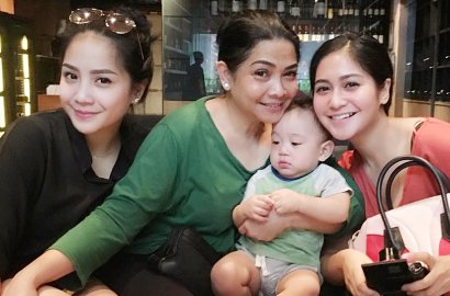 Cantik Berhijab, Ibunda Nagita Slavina Bikin Pangling