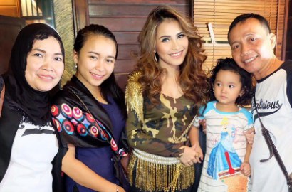 Dandan Seksi dengan Rok Belahan Tinggi, Adik Ayu Ting Ting Dibully Netter