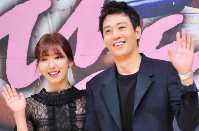 Makin Lengket, Park Shin Hye dan Kim Rae Won Ceria di Foto BTS 'Doctors'