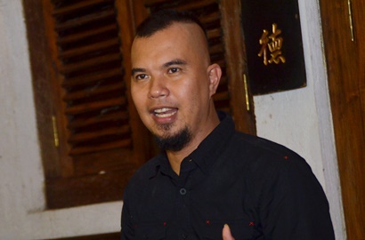 Ahmad Dhani Akhirnya Pamer Foto Al Ghazali Gendong Bayi Mulan Jameela