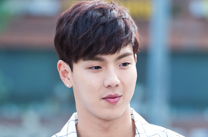 Menyelam di Laut, Shownu Monsta X Berani Topless di 'Laws of the Jungle'